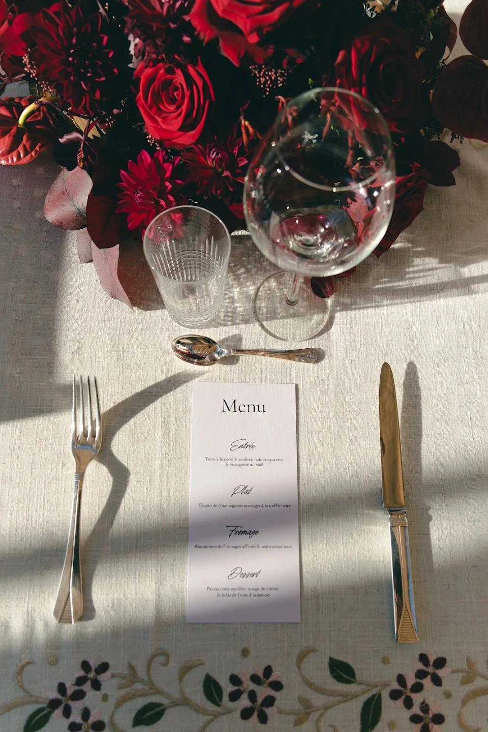 Du potager à l’assiette : imaginer un menu de mariage ancré dans la saison