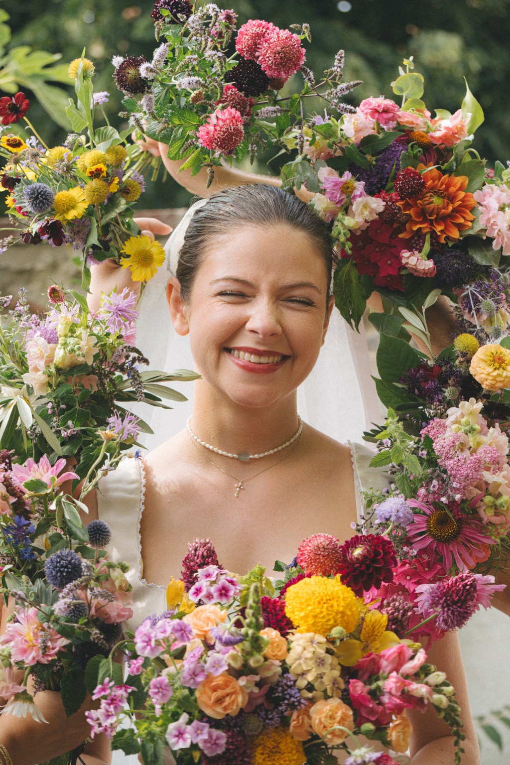 femme mariée portrait de fleurs